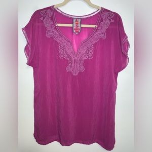 Women’s Johnny Was Short Sleeve Embroidered Tunic Top M Rayon Magenta Pink Shirt